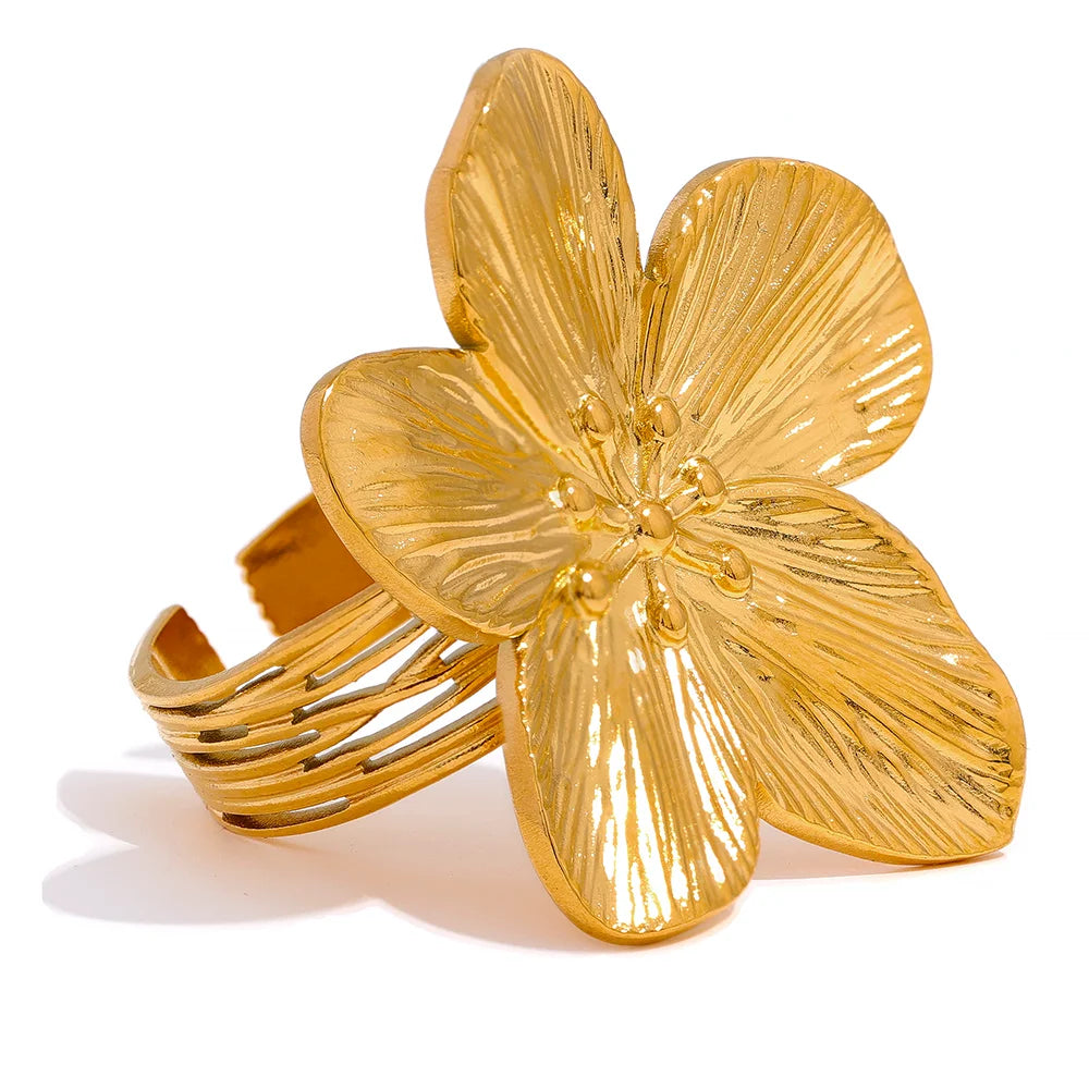 Anillo Flor dorado de 18 quilates