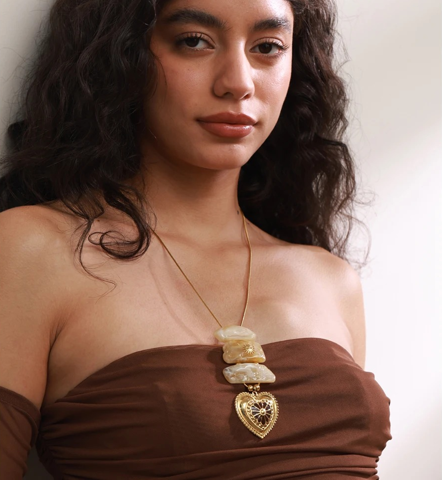 Collar Dorado de resina exclusivo Marbber