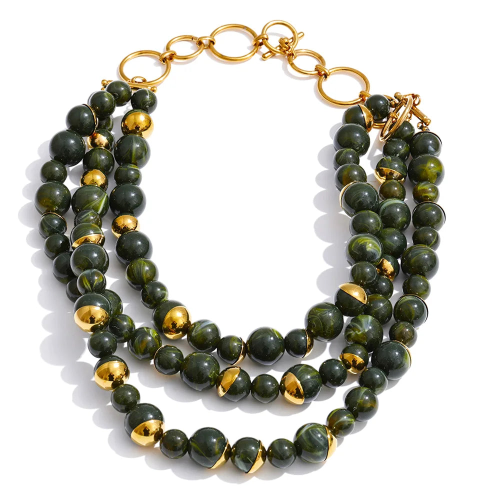 Collar artesanal con cuentas en capas