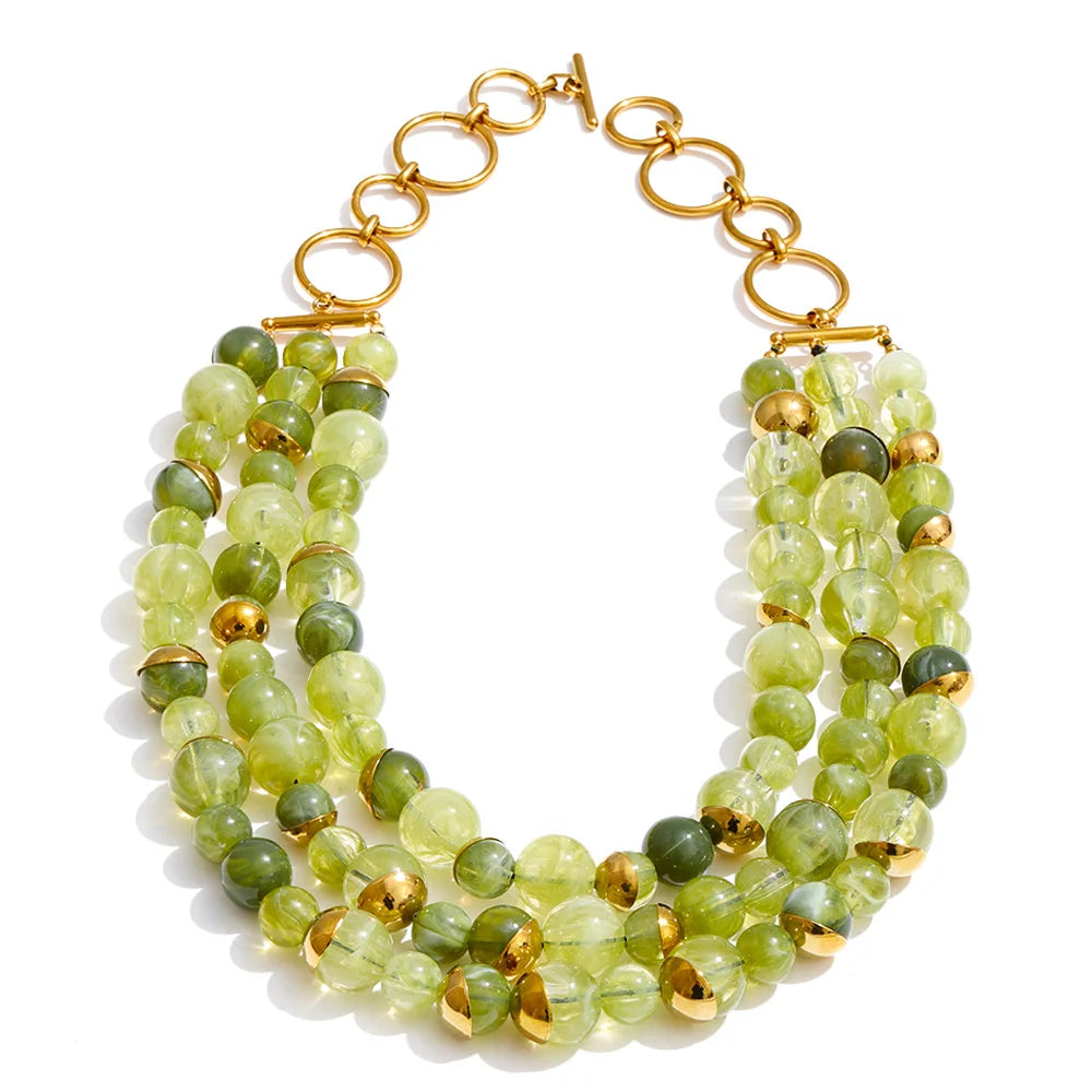 Collar artesanal con cuentas en capas