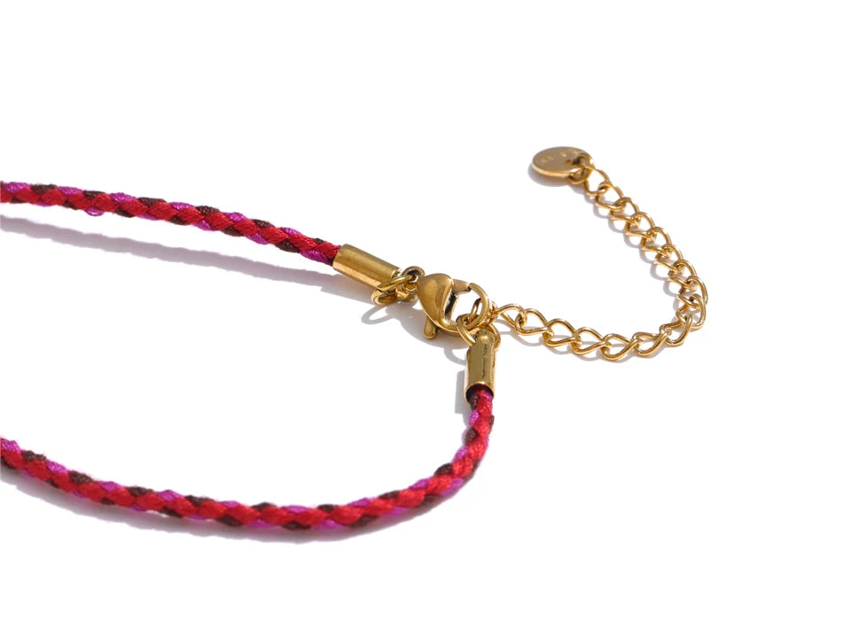 Collar trenzado de cuerda hecho a mano con forma de gota