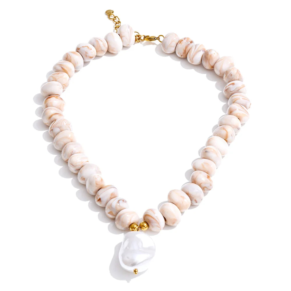 Collar Kevy hecho a mano multicolor de resina 5 colores