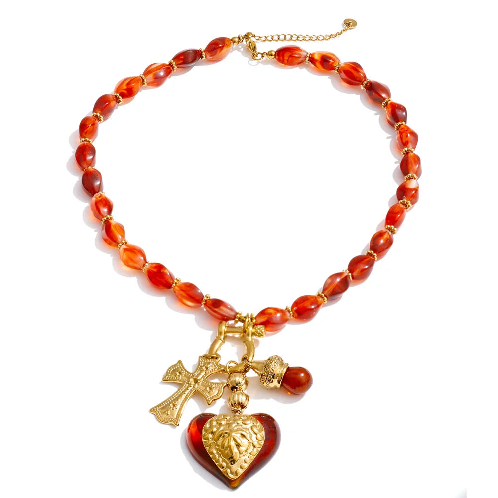 Collar de corazón cruzado de resina hecho a mano