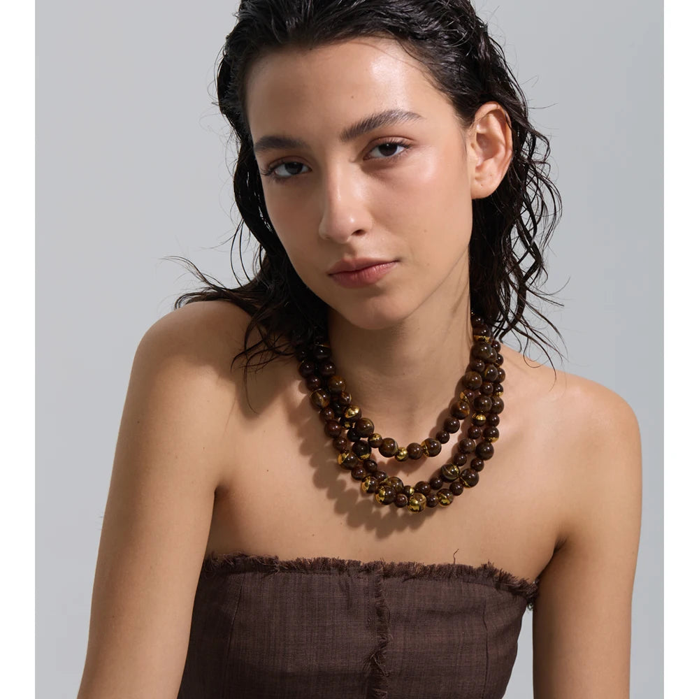 Collar artesanal con cuentas en capas