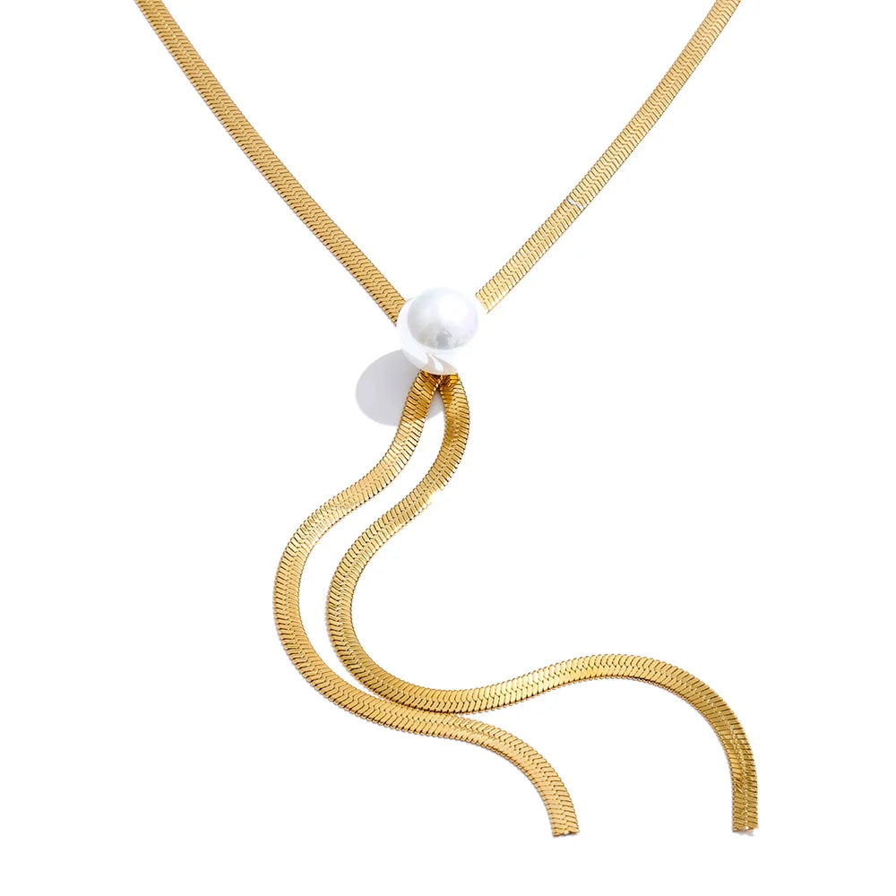 Collar largo con perlas y cadena de serpiente