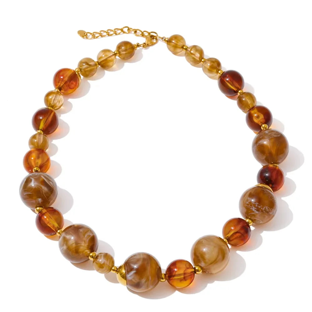 Collar Amanda artesanal de resina y perlas