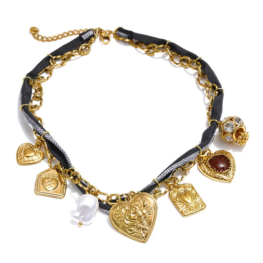 Collar con colgante de flor de circonita y perla