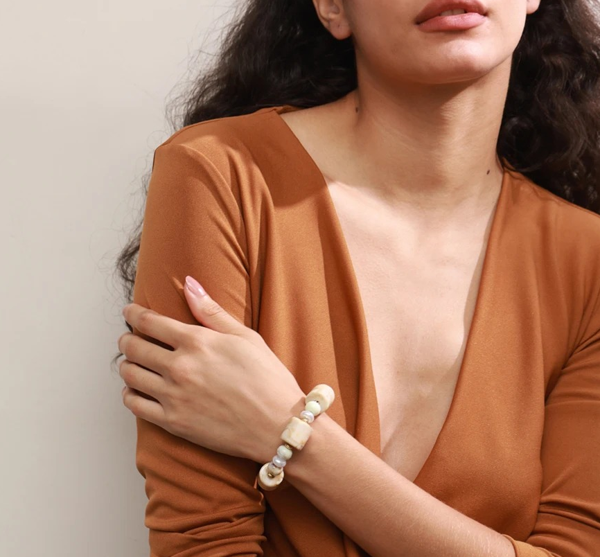 Pulsera de moda con cadena de perlas acrílicas y resina