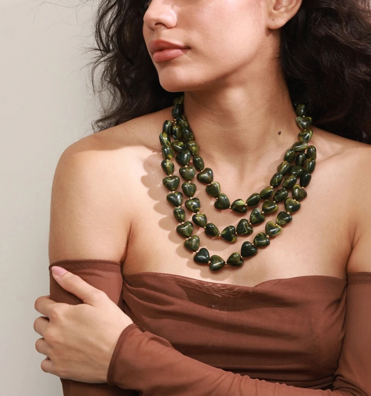 Collar en 3 colores de corazón acrílico hecho a mano