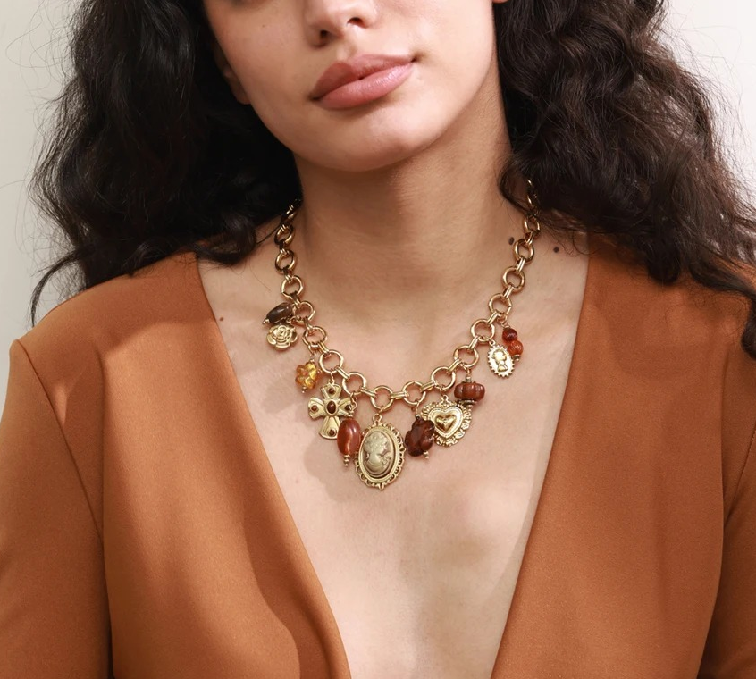 Collar Georgina de resina acrílica con diseño